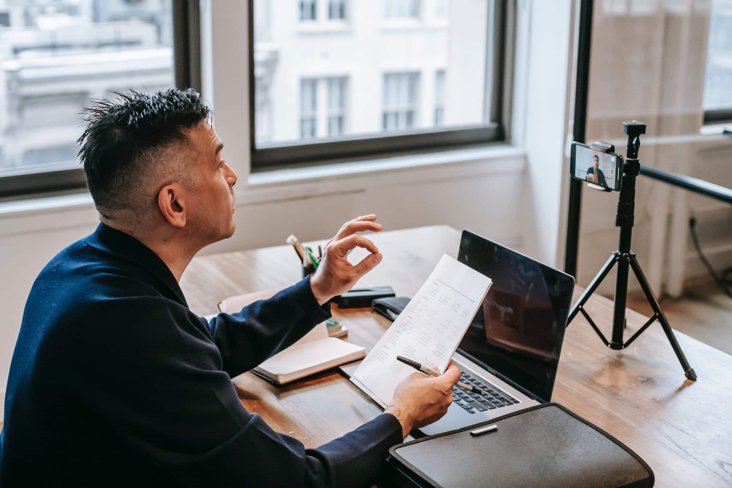 25-year-old Woman Reveals 7 Side Hustles That Help Her Easily Earn an Extra $100 at the End of Every Workday